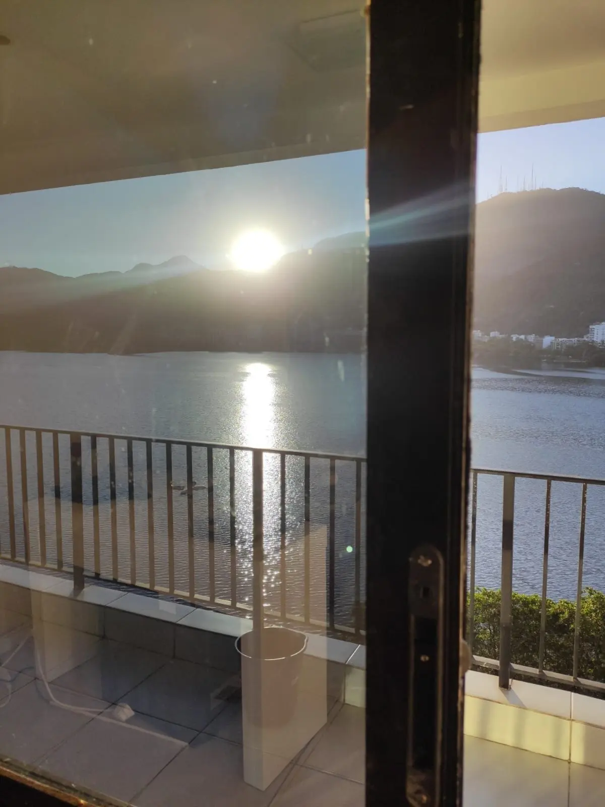 A Luz que Cega: Como a EduFilm Devolveu o Conforto a um Lar na Lagoa Rodrigo de Freitas