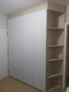 Envelopamento de armário do quarto