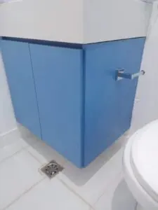 Envelopamento de armário de banheiro
