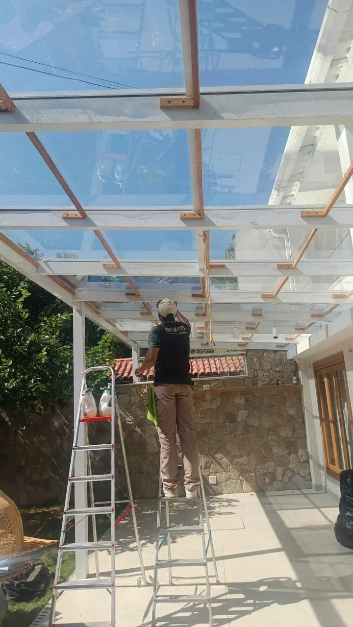 Película para teto de vidro: como reduzimos o calor em uma área de lazer e devolvemos conforto ao ambiente